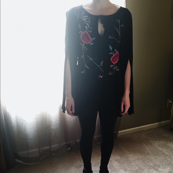 Black embroidered tunic from Urban Outfitters - Picture 2 of 6